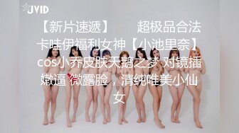 齐逼牛仔短裤黑丝骚女，舔屌足交一脸享受，脱下黑丝掰穴扣弄