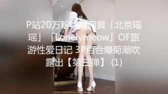 波浪小师妹客厅看电视，逼穴痒忍不住刚做好的美甲，就伸进去轻轻扣下~