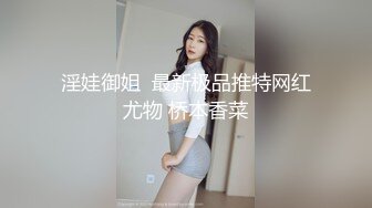 【新片速遞】   商场女厕全景偷拍浅绿色套装美女的小嫩鲍