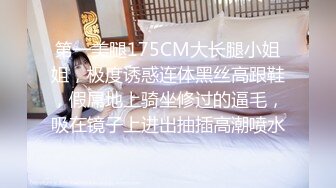 夜总会女厕蹲守偷白衣黑裤美女❤️诱人的美鲍一条细缝