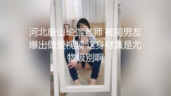  洗到一半突发奇想，掰开小妹妹给你们欣赏！看看是谁家的淫娃荡妇大骚逼？