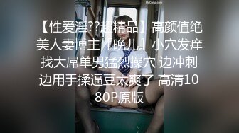 一王两后，帝王般享受！难得一见OF无敌巨乳大奶牛【hhh1231】最新啪啪长视频，肏一个手还玩一个，双波霸玩到虚脱 (9)