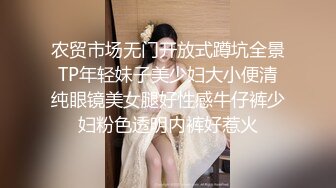 探探约到的熟女大学老师 40岁的姐姐趁女儿不在家主动约操 进酒店就迫不及待的吃肉棒 自己扶着插入