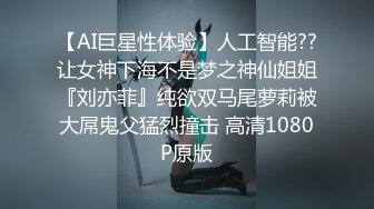 KTV女厕近距离偷窥长发美女的小嫩B 酒喝多了尿都分叉了