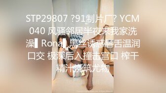 《极品CP魔手外购》美女如云夜店女厕，正面脸逼同步偸拍数位都市气质美女方便，人漂亮一举一动都那么迷人