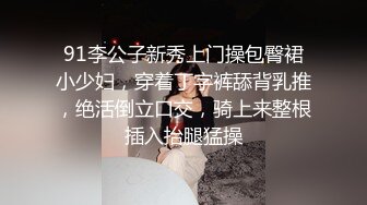 老哥约了两个妹子玩双飞，沙发脱光光调情上位骑乘后人猛操