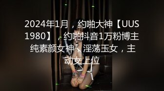 真疯狂-老公故意让美女老婆勾引送外卖小哥啪啪还一起玩3P，搞完后又穿着暴露去引诱下一个外卖哥操逼.