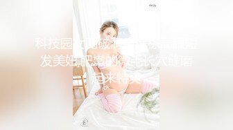 【新片速遞】  居家夫妻真实生活值播,老婆在做饭也不老实,对着老婆又摸又抠,刚生过孩子,还有奶水