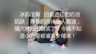 抄底齐B超短裙美女白色内裤 排卵期阴蒂处都湿透了 随时随地走光 沉浸在露出的快感 又骚又兴奋