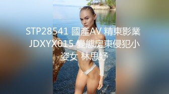 巨乳店员制服被大奶撑爆 同事看了不管店里有客人在用餐也继续草