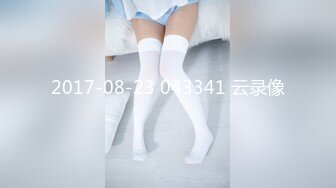 短裙小妹假鸡巴吸门上自插