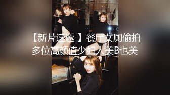 漂亮长发美女仔细的擦被自己污染的内裤