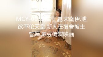 卿本佳人VIP扎着辫子两女一男激情啪啪，黑色网袜上位骑坐抽插晃动大奶