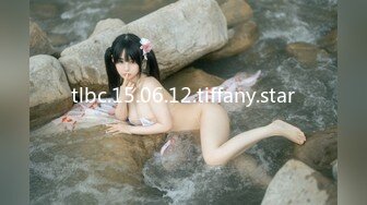 ★☆《魔手☛外购☀️极品CP》★☆美女如云商场女厕逼脸同框正面偸拍超多年轻小姐姐小少妇方便，牛仔短裤美少女的干净白虎逼简直太顶了