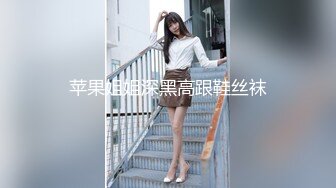 气窗偷拍邻居大奶美少妇洗香香