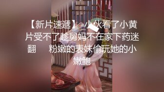 淫荡反差小女仆极品美少女穿上可爱女仆装服务金主爸爸，振动棒紫薇爽的尿屁不停，娇小身材被爸爸抓紧双手后入