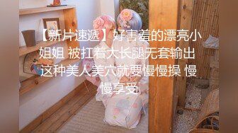 商场女厕刁钻角度偷拍牛仔裤美女的小黑鲍