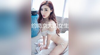 《监控破解》眼镜领导带着美女下属情趣酒店开房先打一炮再泡个澡真会享受