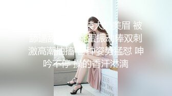 小白-有点像混血嗲嗲萌妹，全身粉嫩尖尖奶头美乳，小逼无毛非常粉，跪着翘起美臀，振动棒磨蹭出水，边插边震双管齐下