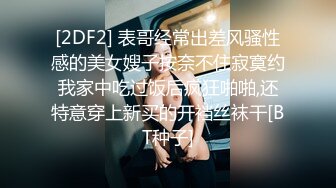 群里被颜射的露脸人妻，前后夹击，玩三P