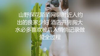  渣女来袭高颜值女神情趣装诱惑，露脸跟大哥户外车震啪啪，站着尿尿深喉大鸡巴让大哥车上车下爆草