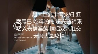 偷窥漂亮小姐姐 皮肤白皙 屁屁饱满 素色花纹小内内卡着屁沟晃悠晃悠好性感