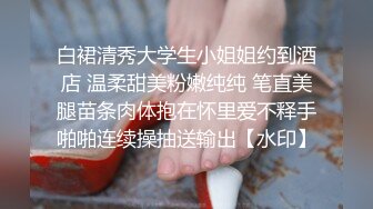 舔炮友的大肥批