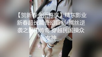 调教淫荡骚女友，全程露脸白丝情趣扒光了吃那玩逼