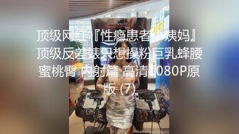 青春美眉跟小哥哥看球赛玩够了睡着了 弄醒了在沙发上一顿输出 内射一鲍鱼