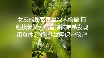 母狗女友忘我吃鸡巴