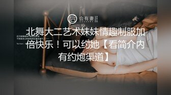 漂亮美女风景区游玩时寂寞难耐 拉著男友到公共卫生间疯狂操B自拍