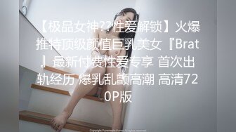   长屌哥约操人妻极品骚女，顶级蜜桃肥臀，抓着大屌认真舔，第一视角顶入骚穴，扶着屁股一次次深插