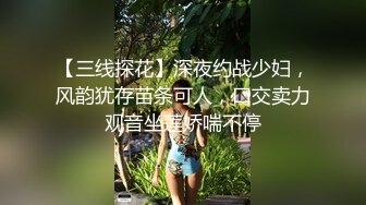 小伙高价约两极品长腿美女4P激情，超近距离视角拍摄，沙发上调调情，转战床上一起口交，后入撞击比赛谁操的久