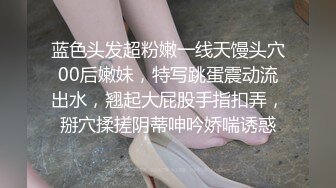 美女教练在健身房厕所给学员口爆