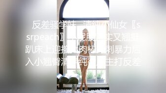 长发飘飘仙妖TS香奈儿 调教贱狗胖男，性感丝袜香棒棒喂进直男嘴里深喉，淫语调教，很是诱惑!