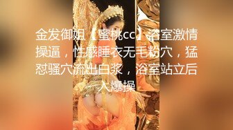 00后小萝莉三男两女5P大乱交，骑乘抽插两根JB抓手里