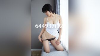 【OnlyFans】逃亡JJ爱KK，狂干群P，大型淫乱场面，两人真实夫妻，女的身材超级棒，群p的场面太过震撼 8