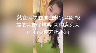 性感内衣的热红发女孩骑着公鸡和甜蜜的呻吟