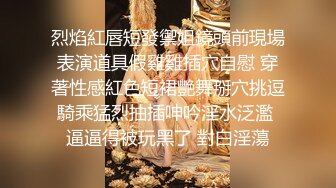 “我还没爽够，你找个网友一起操我吧”肥臀老婆求3p，求网友帮忙