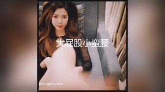 舞蹈学院小美女闺房放着音乐跳裸舞，虽然不懂欣赏但看得滋滋有味，很有动感的旋律节奏，累了就扣湿穴！