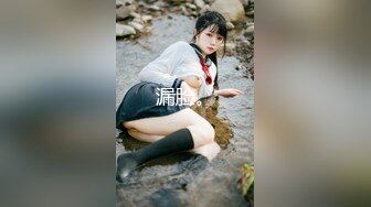 高颜值9分女人间极品美味，开档黑丝袜奶子又大又圆俩手都抓不住肥满鲍鱼